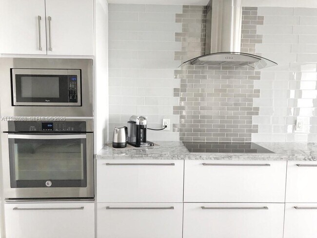 Building Photo - 400 Leslie Dr