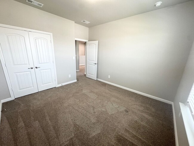 Building Photo - 4 Bed 3.5 Bath Ready To Rent ASAP! 6 Month...