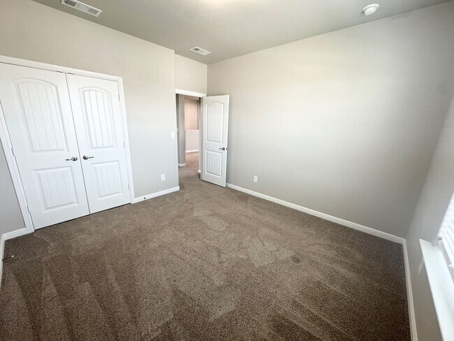 Building Photo - 4 Bed 3.5 Bath Ready To Rent ASAP!