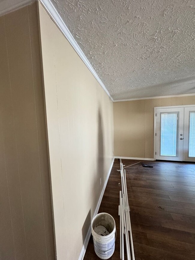 Building Photo - 4 Bed 2 Bath Brick House