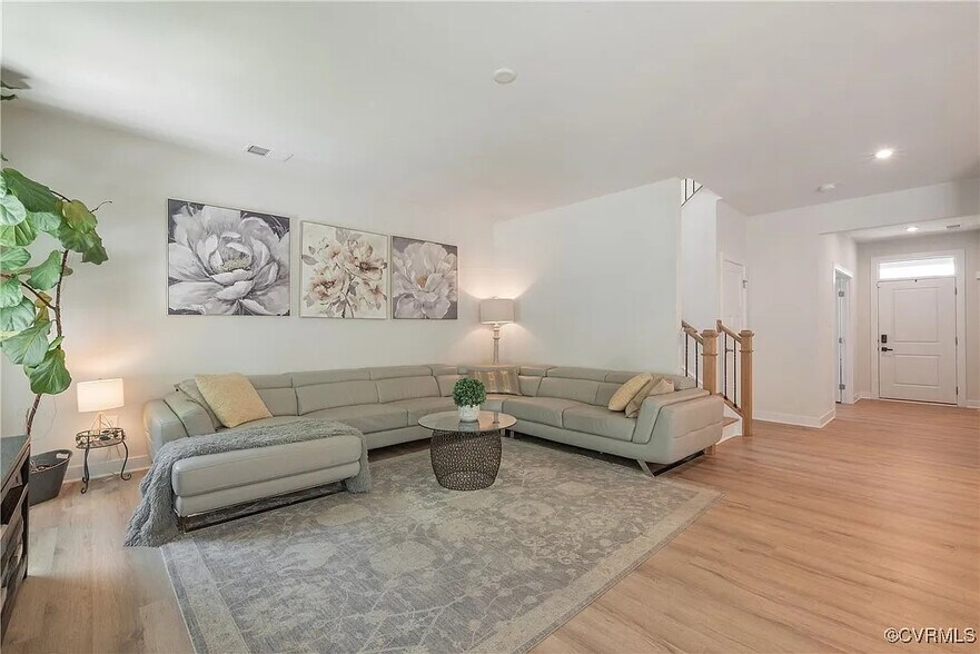 Building Photo - 9332 Janeway Dr