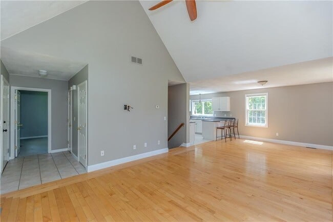 Building Photo - 102 Clinton Dr