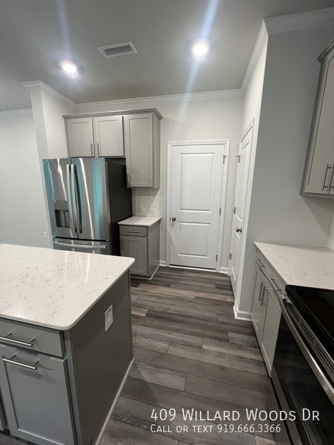 Building Photo - 409 Willard Wds Dr