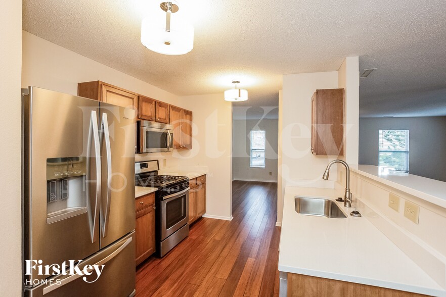 Building Photo - 15393 Border Dr