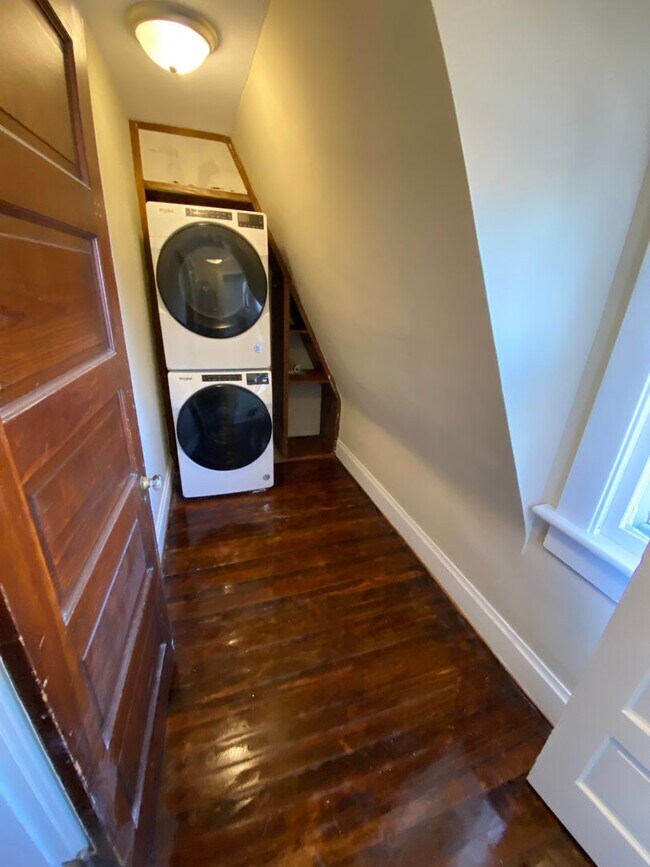 Building Photo - 426 E 15th Ave