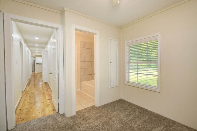 Building Photo - 804 Chickasaw Dr