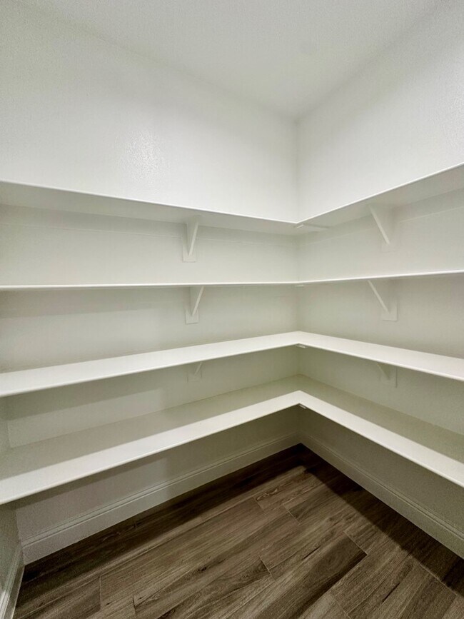 Building Photo - 8618 Alnwick Dr