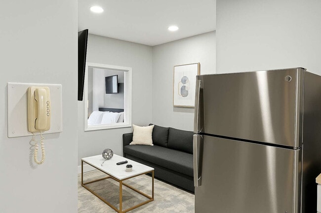 Building Photo - 128 Bainbridge St