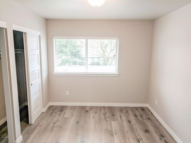 Building Photo - 8300 SE Flavel St