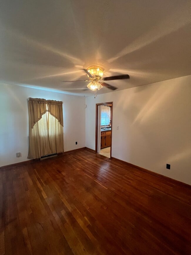 Building Photo - 854 Apperson St