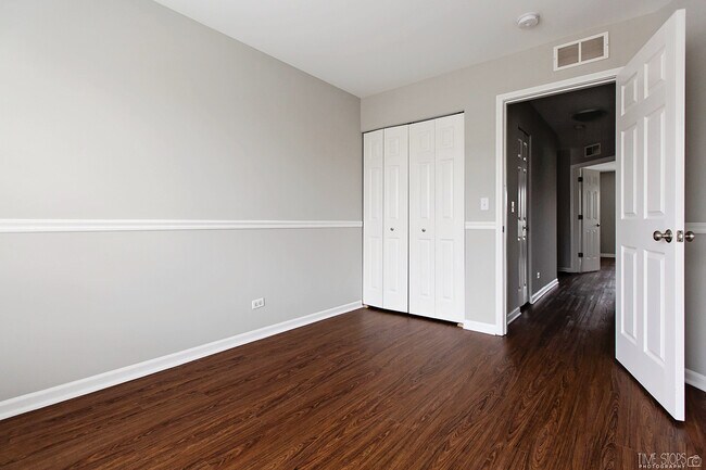 Building Photo - 3321 Bromley Ln