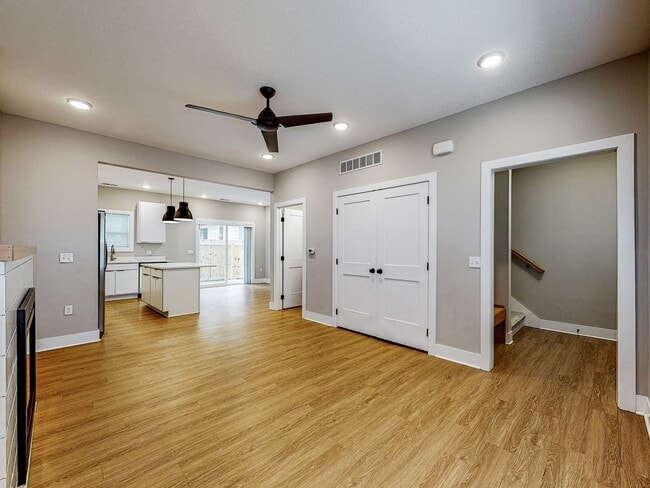 Building Photo - 308 S Walnut Ave