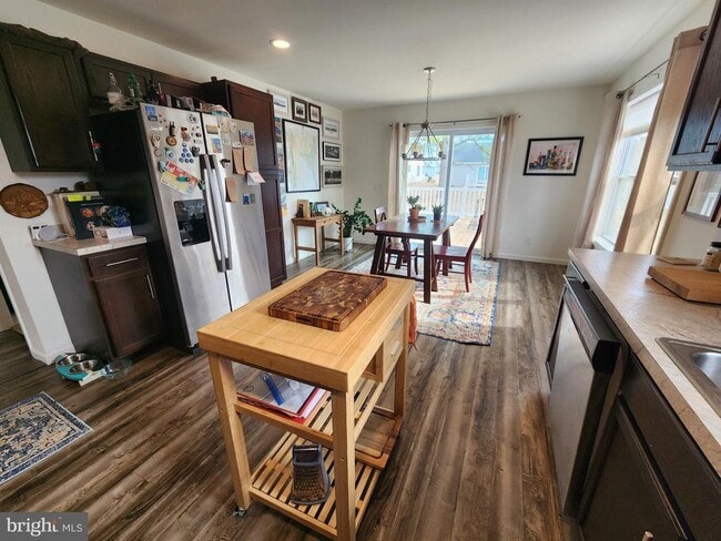 Building Photo - 903 N Walnut St