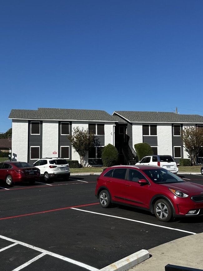 Primary Photo - Villa del Sol Apartments