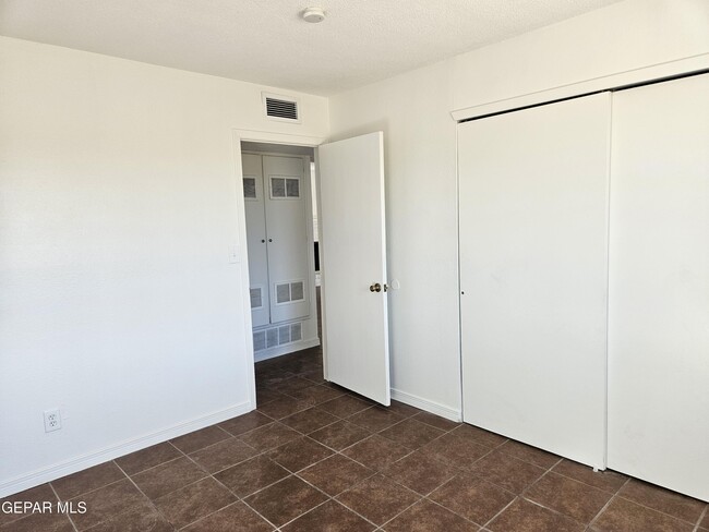 Building Photo - 2900 Roy Pace Dr