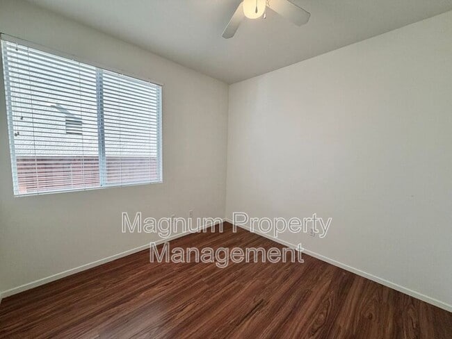 Building Photo - 23664 Groveland Pl