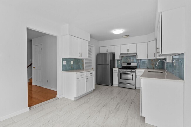 Building Photo - 14 Aster Way