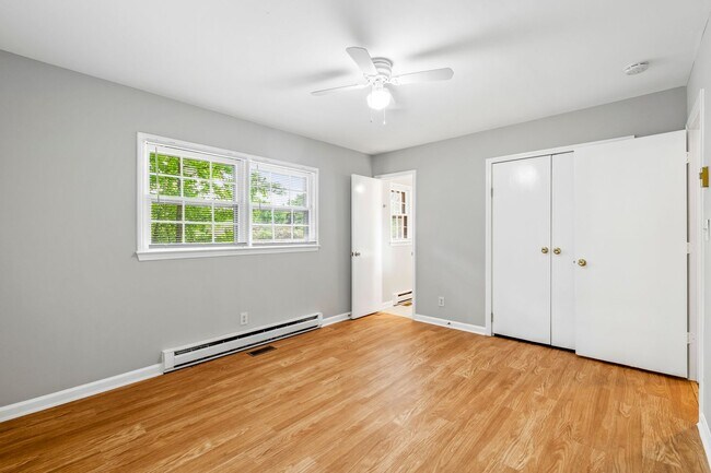 Building Photo - Updated Home, Stainless Steel Appliances, Wood Like Flooring, Deck, Garage!