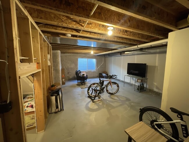 Building Photo - 14962 S Soft Whisper Wy