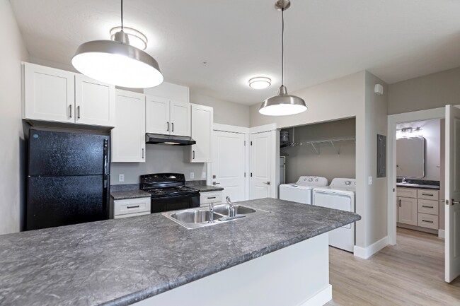 Building Photo - 1910 Strand Ave