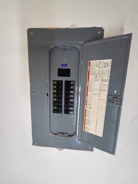 Building Photo - 12 Moore St