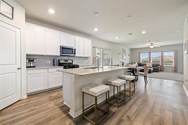 Building Photo - 14029 Heartland Dr