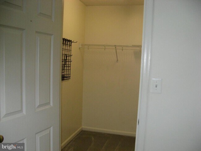 Building Photo - 175 Equestrian Dr