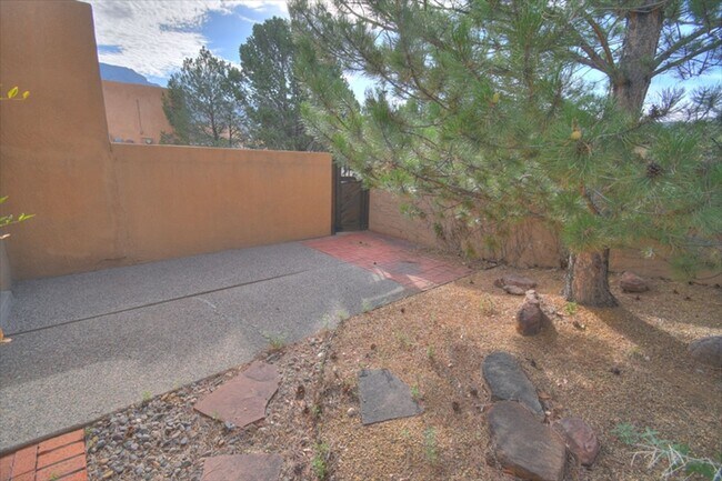 Building Photo - 2517 Tramway Terrace Ct NE
