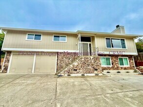 Building Photo - Completely Renovated Large Novato Home in ...
