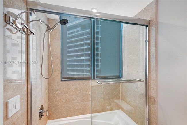 Building Photo - 1331 Brickell Bay Dr