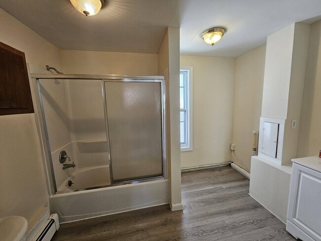 Building Photo - 40 Putnam St