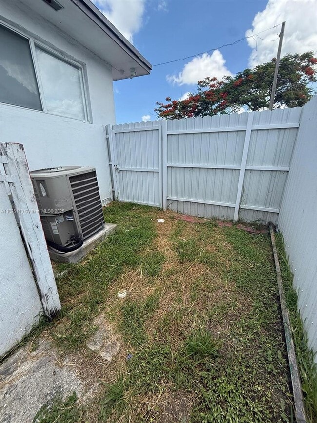 Building Photo - 3440 SW 75th Ct