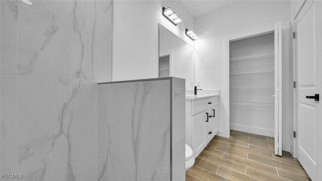 Building Photo - 704 Homer Ave S