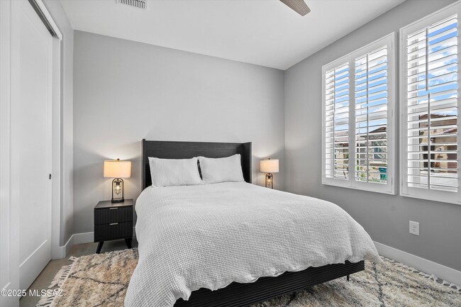 Building Photo - 30668 S Sand Hurst Ln