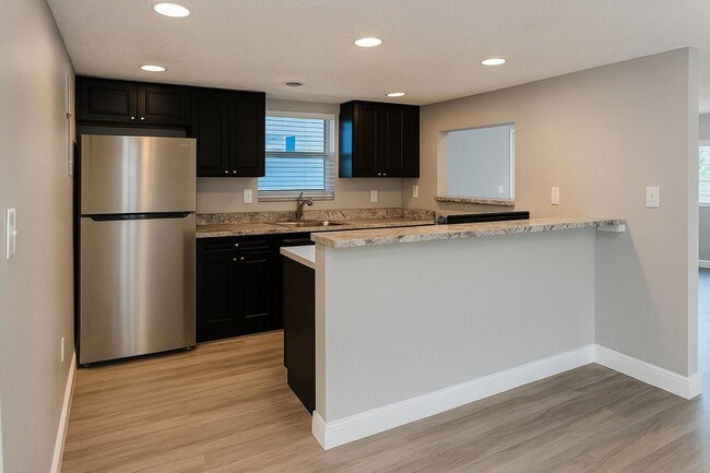 Building Photo - 704 SW 81st Ave