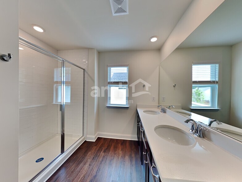 Building Photo - 839 Carnaby Ln