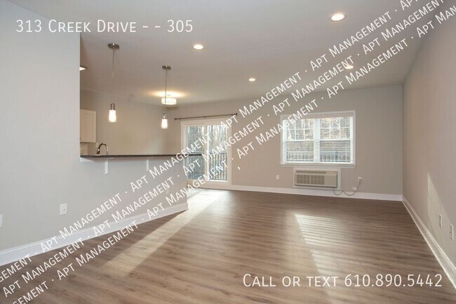 Building Photo - 313 Creek Dr