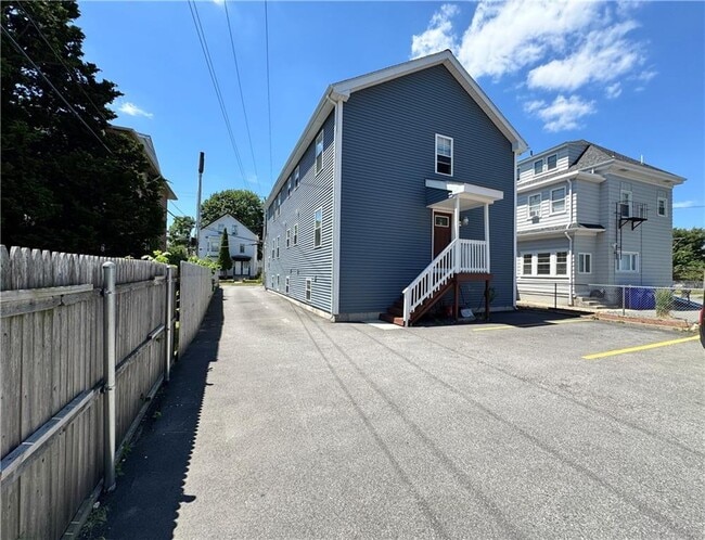Building Photo - 171 N Bend St