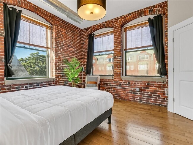 Building Photo - 281 Essex St