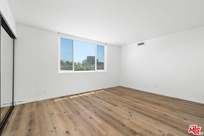 Building Photo - 9950 Durant Dr