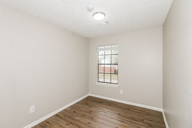 Building Photo - 1406 Mayweather Ln