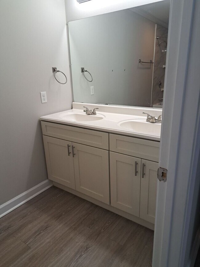 Building Photo - 7325 Claudia's Way