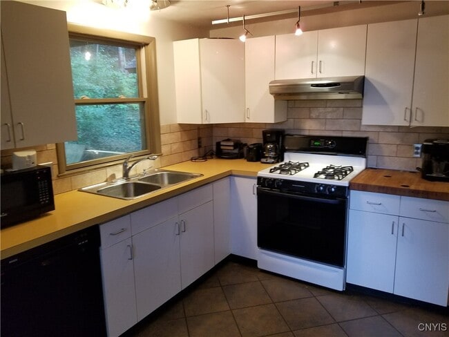 Primary Photo - 285 Fellows Ave
