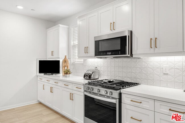 Building Photo - 768 Daniel Freeman Cir