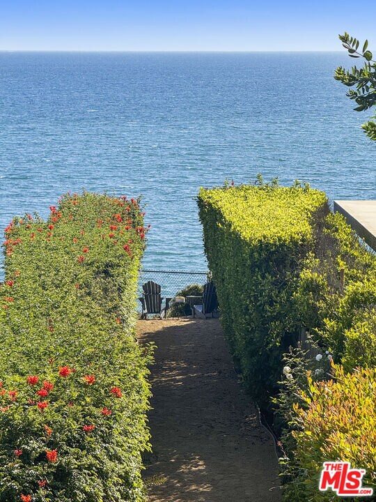 Building Photo - 7335 Birdview Ave