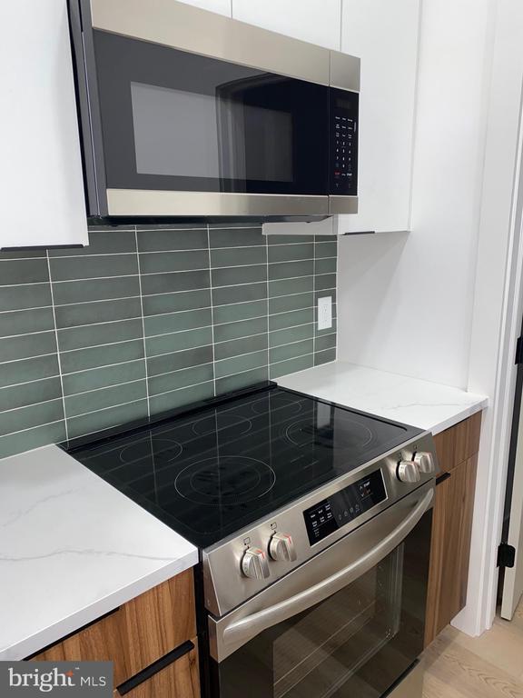 Building Photo - 1335 Colwyn St