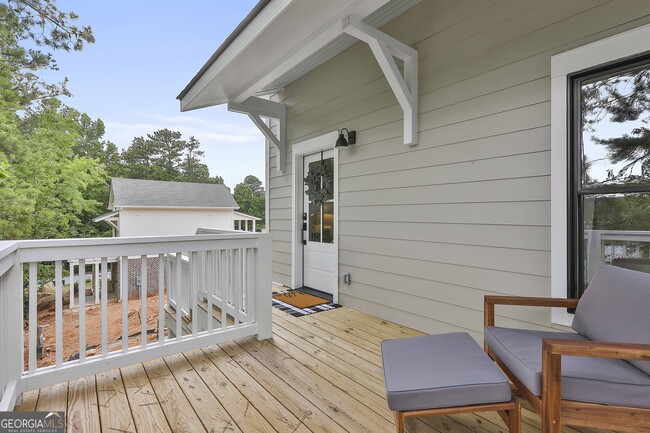 Building Photo - 3042 State St