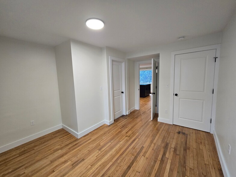 Building Photo - 20 Poirier Pl