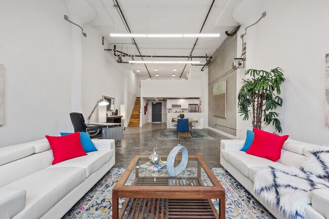 Building Photo - Two level loft with great light and ample ...