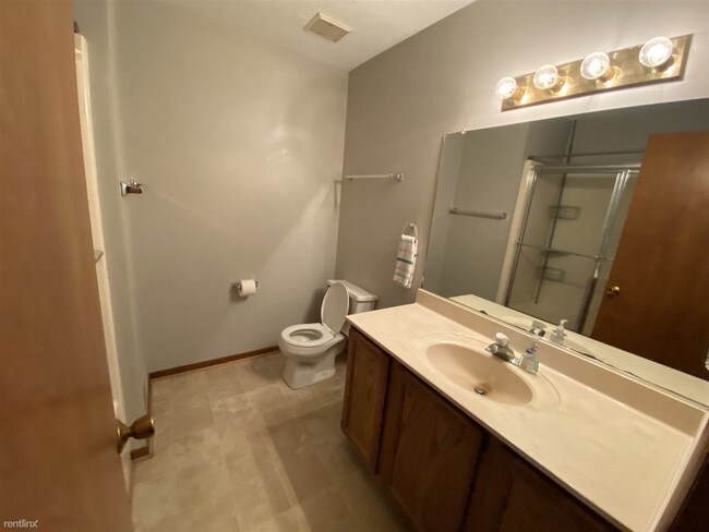 Building Photo - 2 br, 1 bath House - 2420 Textile Rd